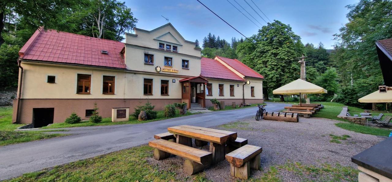 Hostinec U Reky Hotel Ostravice Buitenkant foto